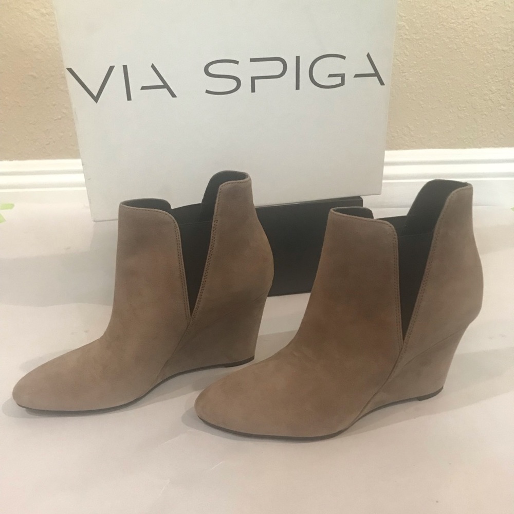 NWT Via Spiga suede 3 inch ankle boots size 7.5